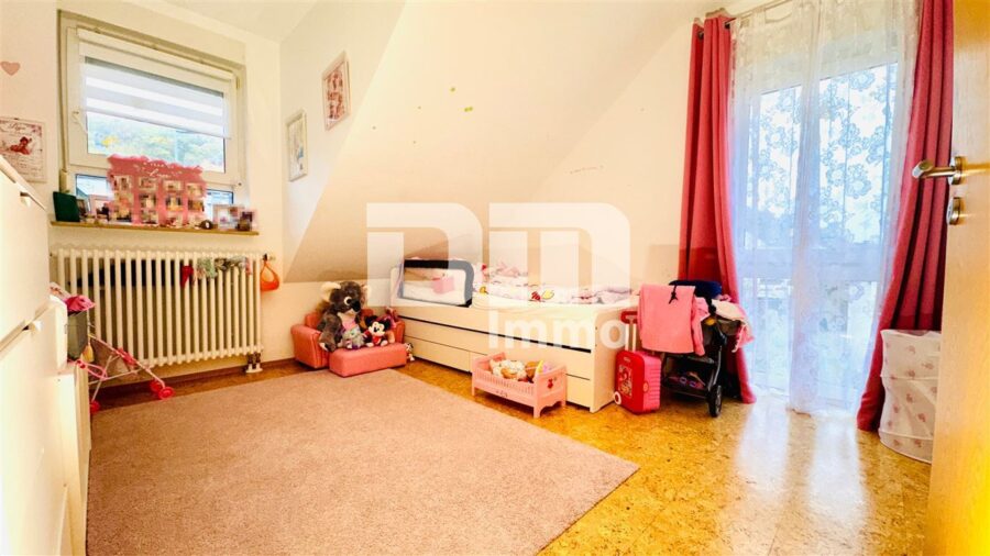 Modernisiertes 1 bis 2 Familienhaus mit DG-Ausbau BJ 02/03 und Panoramablick am Rüsteberg - WE1 DG Kinderzimmer